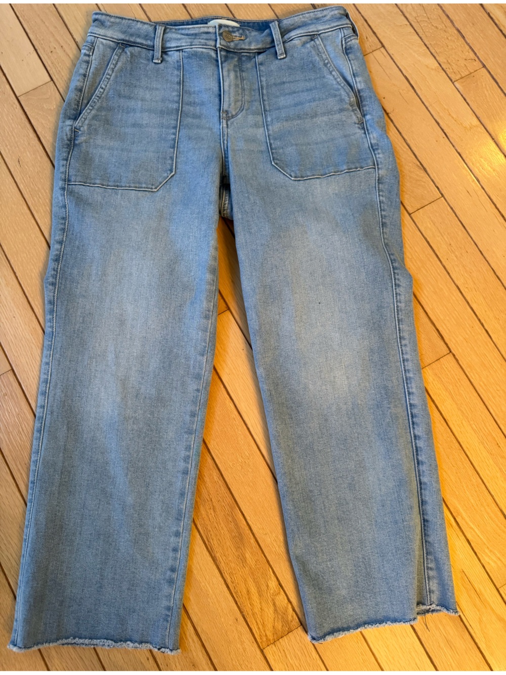 NYDJ Size 4 wide leg cropped finish jeans with carpenter front pockets. NWOT